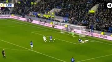 هدف مبكر.. ليدز يونايتد يباغت إيفرتون في شوط المباراة الأول بالدوري الإنجليزي